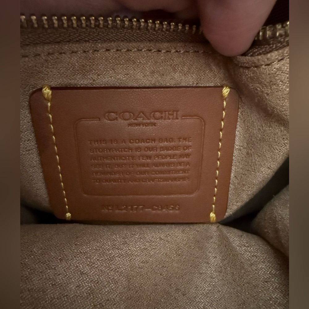 Coach Field Tote 22 With Horse and Carriage - Picture 6 of 8